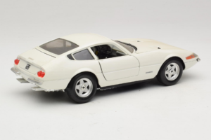 Ferrari 365 GTB/4 Daytona Berlina Бял Techno Giodi 1:18 74007 Метал — снимка 3 от 8