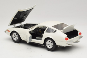 Ferrari 365 GTB/4 Daytona Berlina Бял Techno Giodi 1:18 74007 Метал — снимка 5 от 8