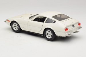Ferrari 365 GTB/4 Daytona Berlina Бял Techno Giodi 1:18 74007 Метал — снимка 7 от 8