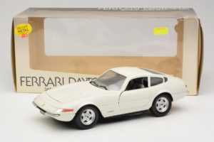 Ferrari 365 GTB/4 Daytona Berlina Бял Techno Giodi 1:18 74007 Метал — снимка 8 от 8