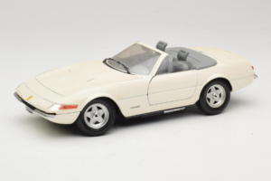 Ferrari 365 GTS/4 Spider Бял Techno Giodi 1:18 40028 Метал