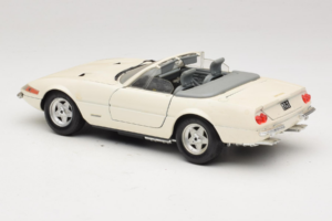 Ferrari 365 GTS/4 Spider Бял Techno Giodi 1:18 40028 Метал — снимка 7 от 8