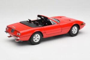 Ferrari 365 GTS Червен Solido 1:18 8017 Метал — снимка 3 от 8