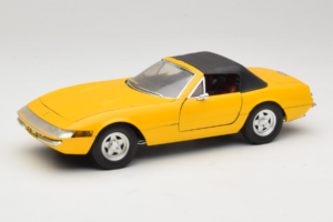 Ferrari 365 GTS Жълт С Черен Покрив Solido 1:18 8018 Метал