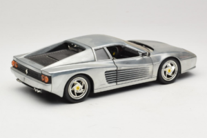Ferrari 512M Chrome Silver Hot Wheels 1:18 25739 Метал — снимка 3 от 8