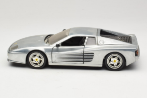 Ferrari 512M Chrome Silver Hot Wheels 1:18 25739 Метал — снимка 4 от 8