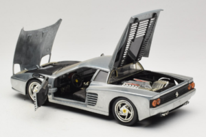Ferrari 512M Chrome Silver Hot Wheels 1:18 25739 Метал — снимка 5 от 8