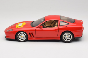 Ferrari 550 Maranello 22 Jahre Ferrari Model Club Червен Bburago 1:18 3064-P2 Метал — снимка 4 от 8