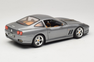 Ferrari 550 Maranello 25 Jahre Ferrari Model Club Сребрист 2-ра Версия Bburago 1:18 3064-S1 Метал — снимка 3 от 8