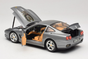 Ferrari 550 Maranello 25 Jahre Ferrari Model Club Сребрист 2-ра Версия Bburago 1:18 3064-S1 Метал — снимка 5 от 8
