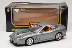Ferrari 550 Maranello 25 Jahre Ferrari Model Club Сребрист 2-ра Версия Bburago 1:18 3064-S1 Метал — снимка 8 от 8