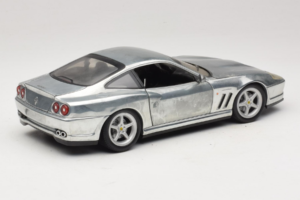 Ferrari 550 Maranello Chrome Silver Hot Wheels 1:18 25740 Метал — снимка 3 от 8