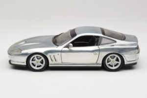 Ferrari 550 Maranello Chrome Silver Hot Wheels 1:18 25740 Метал — снимка 4 от 8