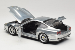 Ferrari 550 Maranello Chrome Silver Hot Wheels 1:18 25740 Метал — снимка 5 от 8