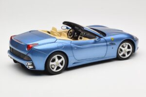 Ferrari California Светлосин Hot Wheels 1:18 N2043 Метал — снимка 3 от 8