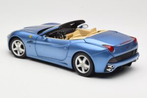 Ferrari California Светлосин Hot Wheels 1:18 N2043 Метал — снимка 7 от 8