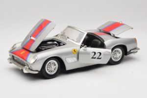 Ferrari California #22 Сребрист Червена Ивица 1966 Tonka 1:18 01109-S2 Метал — снимка 2 от 8