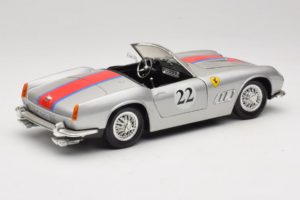 Ferrari California #22 Сребрист Червена Ивица 1966 Tonka 1:18 01109-S2 Метал — снимка 3 от 8