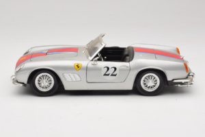 Ferrari California #22 Сребрист Червена Ивица 1966 Tonka 1:18 01109-S2 Метал — снимка 4 от 8