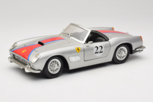 Ferrari California #22 Сребрист Червена Ивица 1966 Tonka 1:18 01109-S2 Метал