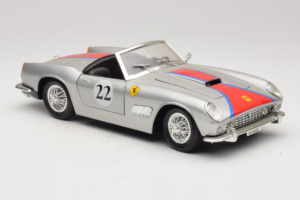 Ferrari California #22 Сребрист Червена Ивица 1966 Tonka 1:18 01109-S2 Метал — снимка 6 от 8
