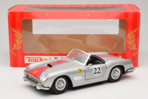 Ferrari California #22 Сребрист Червена Ивица 1966 Tonka 1:18 01109-S2 Метал — снимка 8 от 8