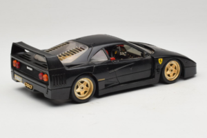 Ferrari F40 Черен със Златни Колела Bburago 1:18 3032-B2 Метал — снимка 3 от 8