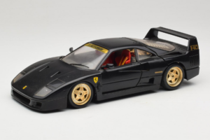 Ferrari F40 Черен със Златни Колела Bburago 1:18 3032-B2 Метал