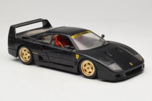 Ferrari F40 Черен със Златни Колела Bburago 1:18 3032-B2 Метал — снимка 6 от 8