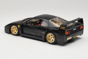Ferrari F40 Черен със Златни Колела Bburago 1:18 3032-B2 Метал — снимка 7 от 8