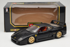 Ferrari F40 Черен със Златни Колела Bburago 1:18 3032-B2 Метал — снимка 8 от 8