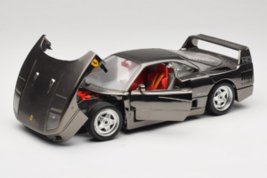 Ferrari F40 Chrome Black Bburago 1:18 3401-B1 Метал — снимка 2 от 8