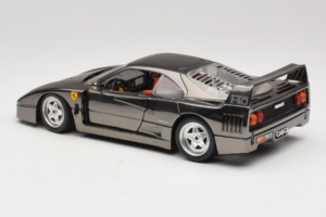 Ferrari F40 Chrome Black Bburago 1:18 3401-B1 Метал — снимка 7 от 8