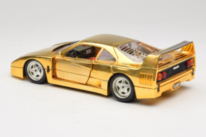 Ferrari F40 Chrome Gold Limited Edition 250 pcs Bburago 1:18 3332-G1 Метал — снимка 7 от 8
