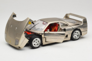 Ferrari F40 Dark Chrome Silver Kroymans Лимитирано Издание Bburago 1:18 3032-C2 Метал — снимка 2 от 8