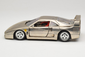 Ferrari F40 Dark Chrome Silver Kroymans Лимитирано Издание Bburago 1:18 3032-C2 Метал — снимка 4 от 8