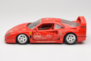 Ferrari F40 Evoluzione FC Nürnberg Special Edition Червен Bburago 1:18 3042-FCN Метал — снимка 4 от 8