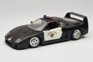 Ferrari F40 Highway Patrol Черен Бял Bburago 1:18 3022-H1 Метал
