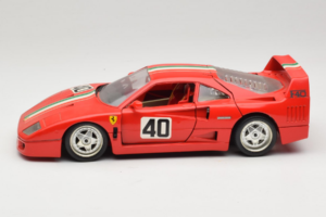 Ferrari F40 #40 Червен с Италиански Флаг Bburago 1:18 3032-P1 Метал — снимка 4 от 8