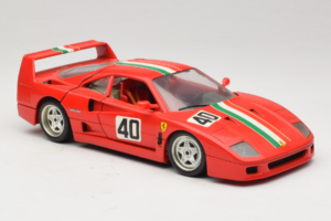 Ferrari F40 #40 Червен с Италиански Флаг Bburago 1:18 3032-P1 Метал — снимка 6 от 8
