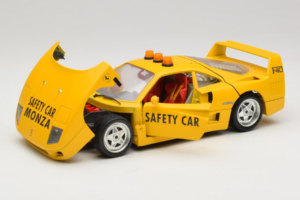 Ferrari F40 Safety Car Жълт Bburago 1:18 3032-Y2 Метал — снимка 2 от 8