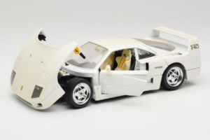 Ferrari F40 Бял Bburago 1:18 3332-W4 Метал — снимка 2 от 8