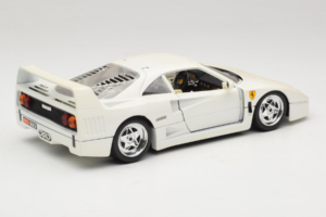 Ferrari F40 Бял Bburago 1:18 3332-W4 Метал — снимка 3 от 8