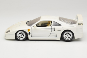 Ferrari F40 Бял Bburago 1:18 3332-W4 Метал — снимка 4 от 8