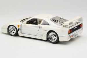Ferrari F40 Бял Bburago 1:18 3332-W4 Метал — снимка 7 от 8