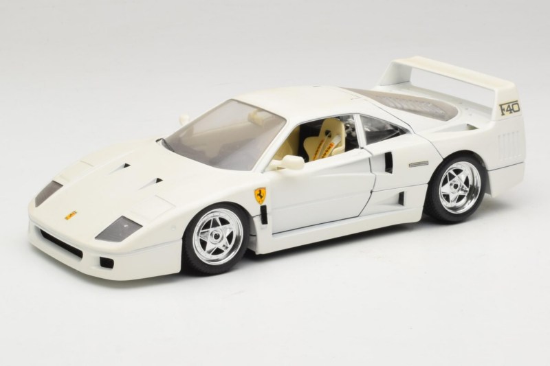 Ferrari F40 Бял Bburago 1:18 3332-W4 Метал