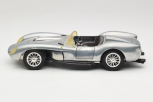 Ferrari Testa Rossa Chrome Silver Hot Wheels 1:18 25737 Метал — снимка 4 от 8