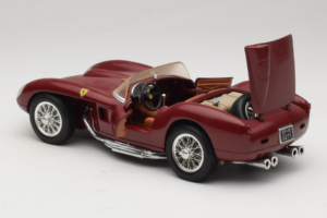 Ferrari Testa Rossa Тъмночервен Shell Shell 1:18 40026 Метал — снимка 5 от 8