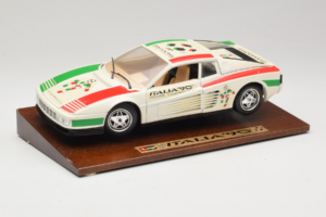 Ferrari Testarossa Italia 90 Бял Bburago 1:18 3059-W1 Метал — снимка 2 от 8