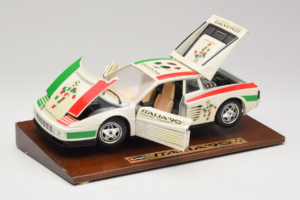 Ferrari Testarossa Italia 90 Бял Bburago 1:18 3059-W1 Метал — снимка 3 от 8